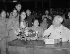 Chủ tịch Hồ Chí Minh với thế hệ trẻ Việt Nam
